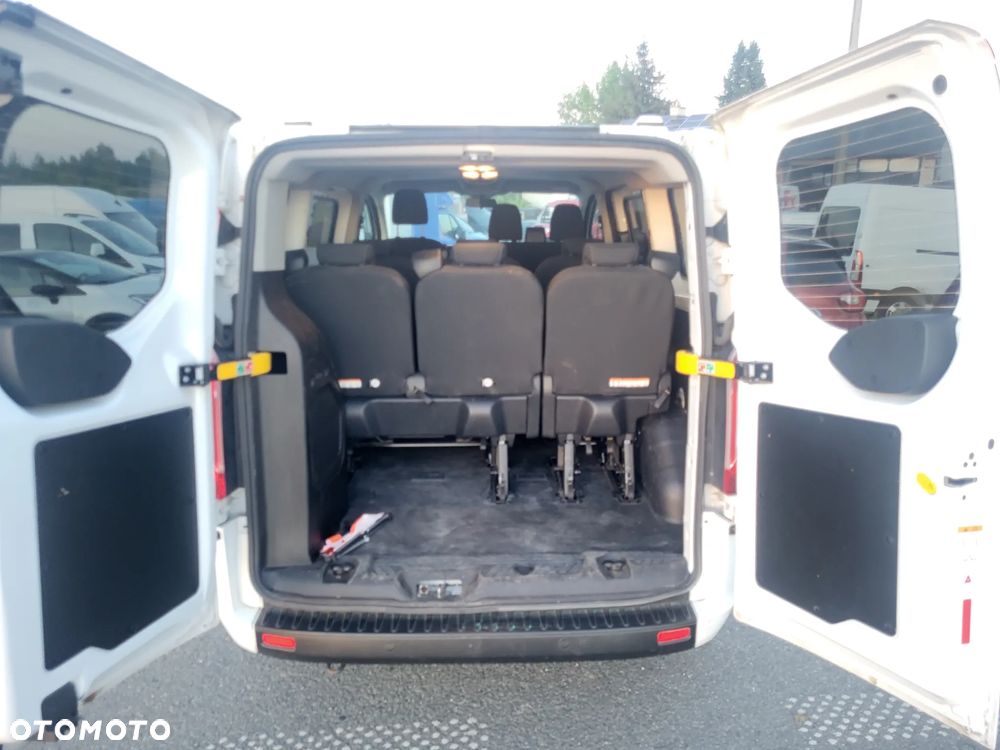 Ford Tourneo Custom - 12