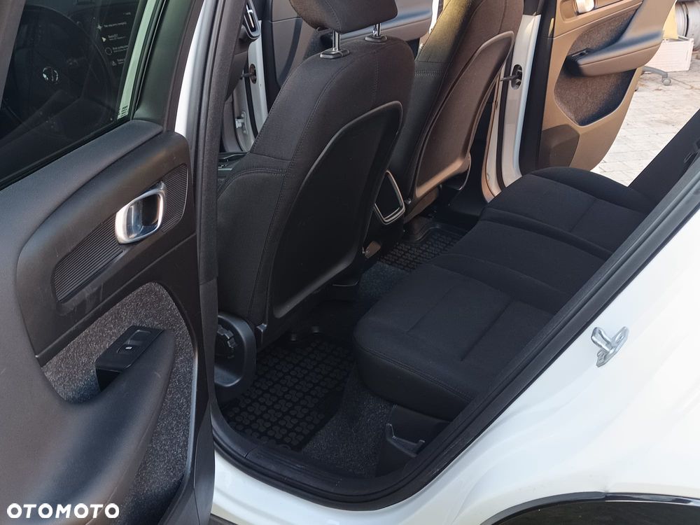 Volvo XC 40 D3 AWD Geartronic Momentum - 12