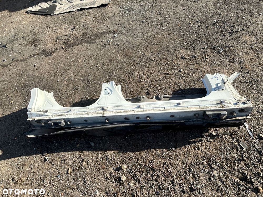 mercedes a klasa w176 próg prawy