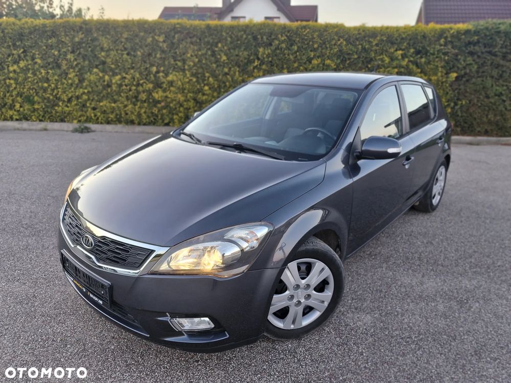 Kia Ceed - 13