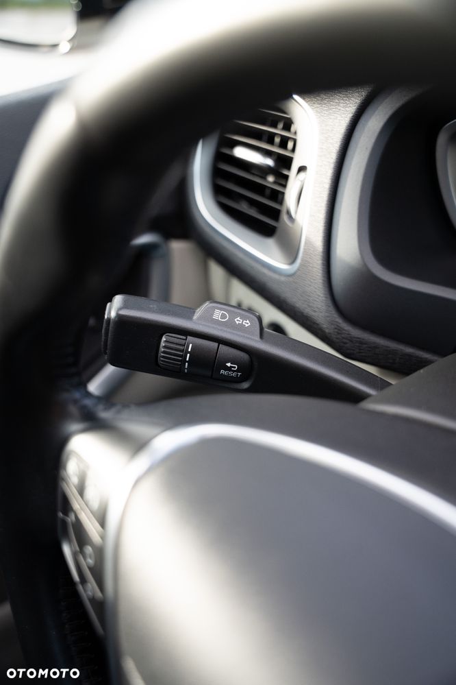 Volvo V40 D4 Geartronic Momentum - 27