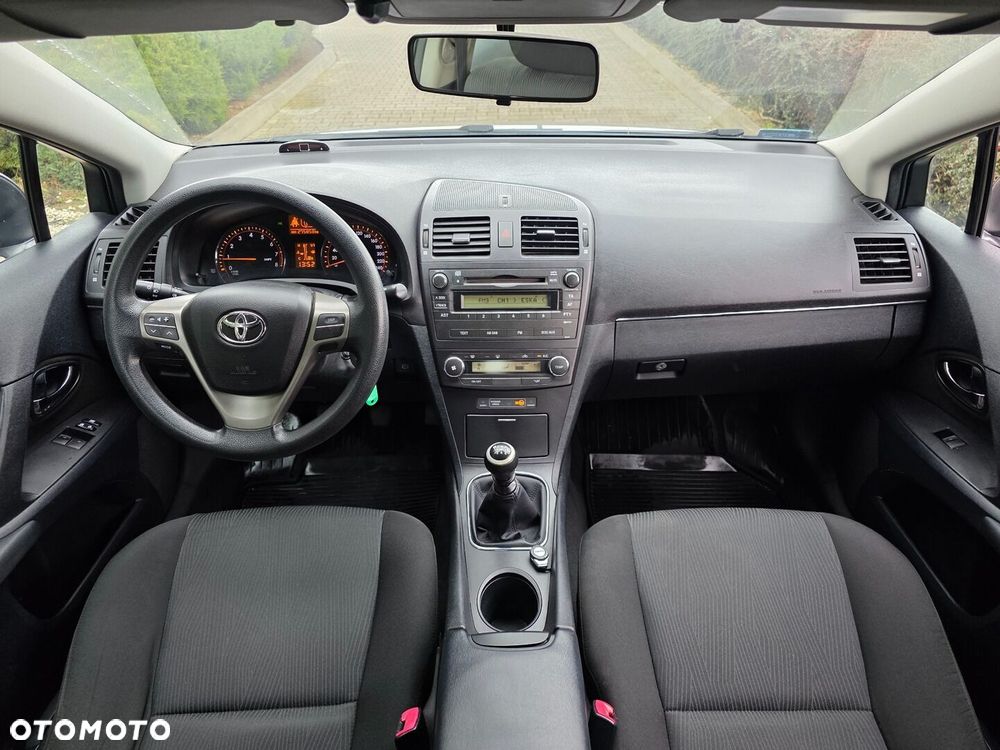 Toyota Avensis 1.6 Luna - 9