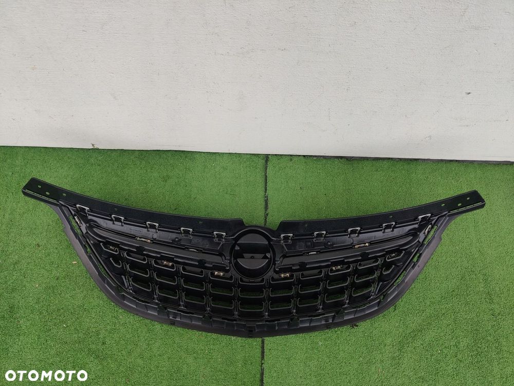 Atrapa grill Opel Zafira C 13300698 - 3