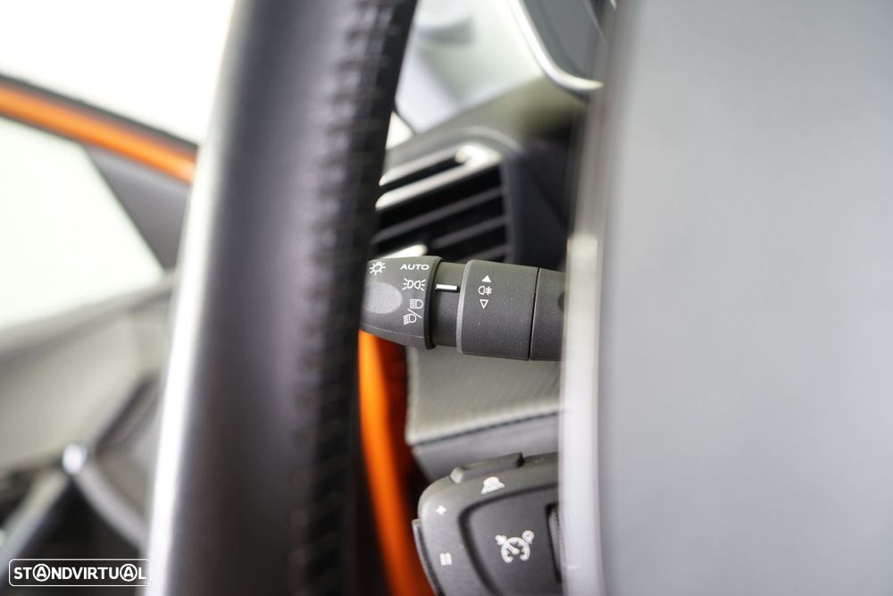 Peugeot 2008 1.2 PureTech Allure Pack - 24