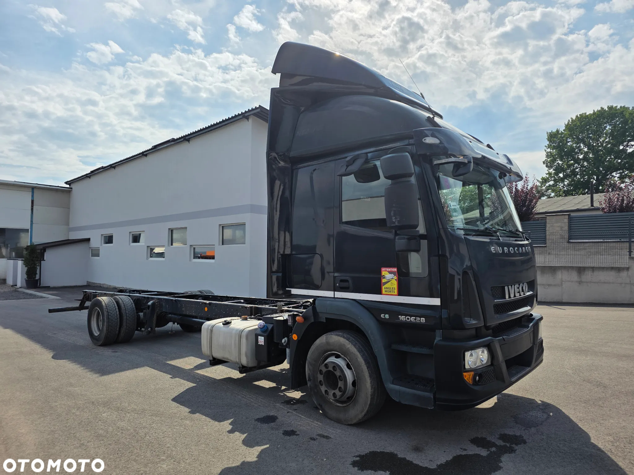 Iveco EUROCARGO 160E28  RAMA DO ZABUDOWY/  LAWETA / MANUAL / - 2