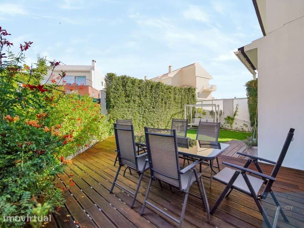 Andar de Moradia T4 com Jardim, Mobilado no Bairro da Martinha em A... - Grande imagem: 2/25