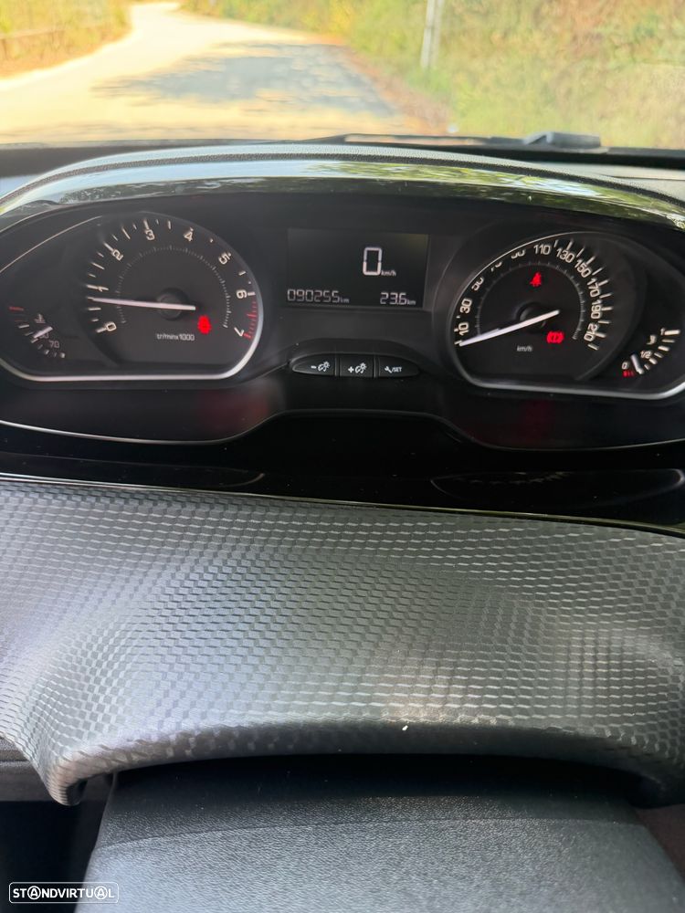Peugeot 208 1.2 PureTech Style - 15