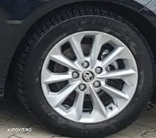 Toyota Corolla Sedan 1.8 HSD Dynamic - 16