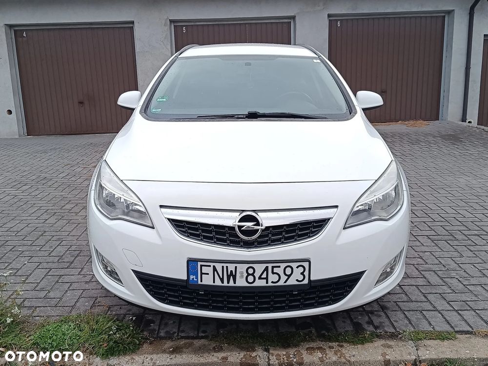 Opel Astra 2011 photo 3