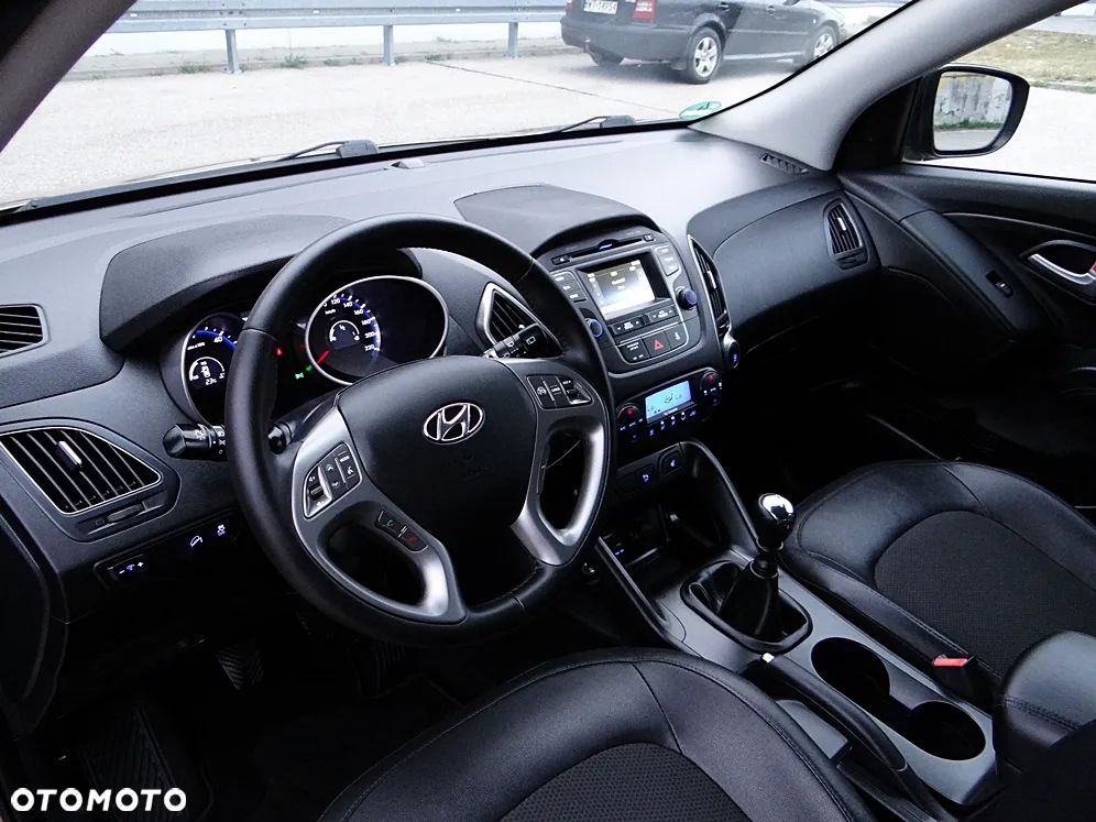 Hyundai ix35 1.7 CRDi 2WD blue Finale Gold - 24
