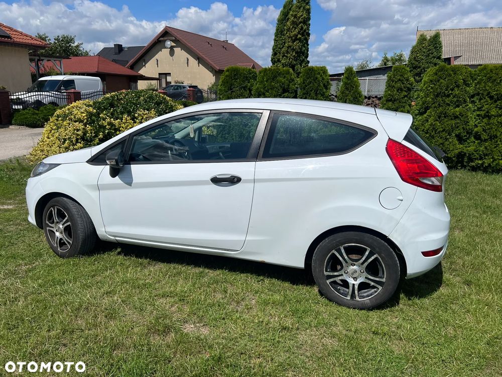 Ford Fiesta 1.4 TDCi Silver X (Ambiente) - 2