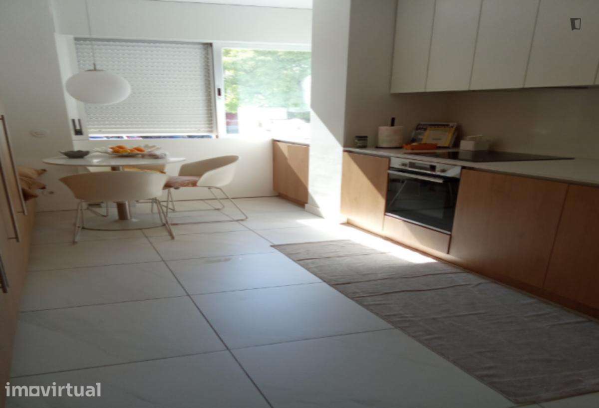 Quarto - localizado em Carnide Lisbon - Grande imagem: 4/11