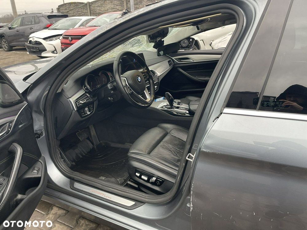 BMW Seria 5 540i xDrive GPF Luxury Line - 9