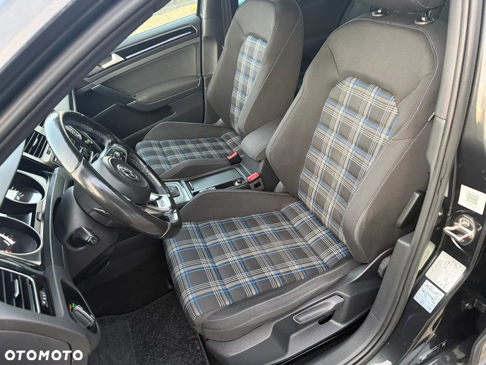 Volkswagen Golf - 13