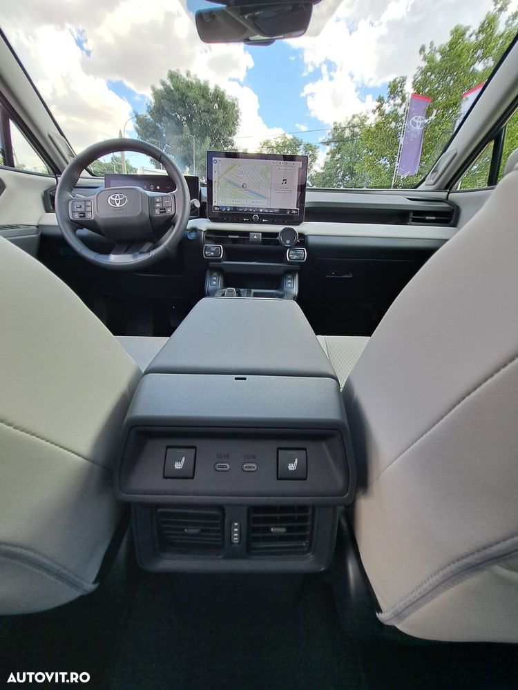 TOYOTA RAV4 2026 — imagine 27
