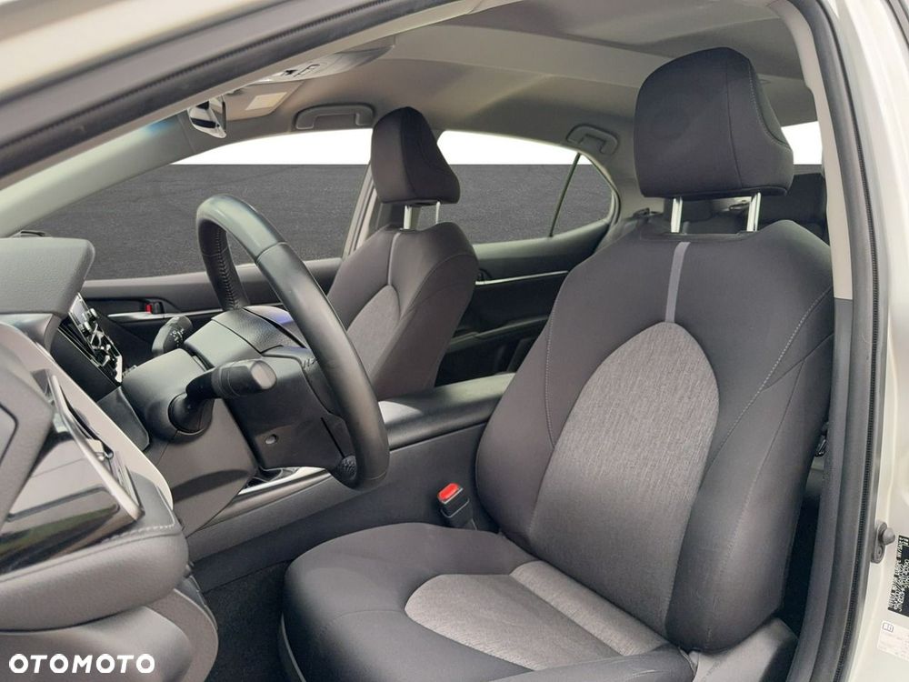 Toyota Camry - 16