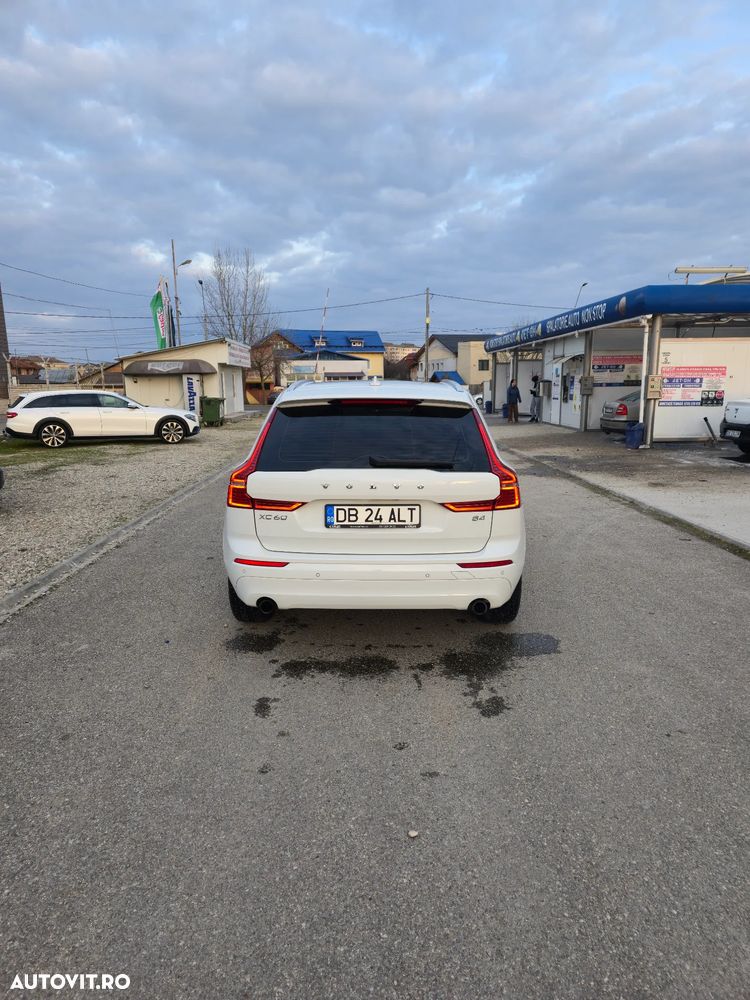 Volvo XC 60 B4 MHEV AT8 FWD Momentum - 24
