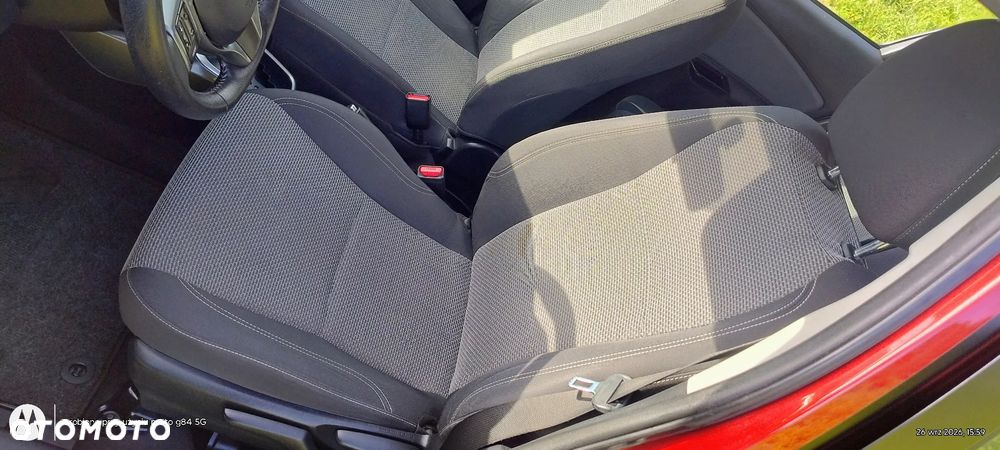 Toyota Yaris Hybrid 100 Premium - 25