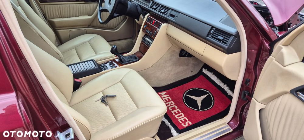 Mercedes-Benz W124 (1984-1993) - 23