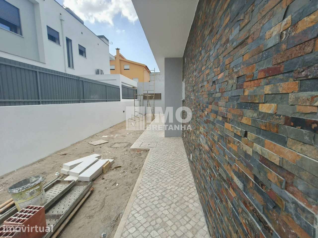 Moradia T3+1 Térrea Nova em Fernão Ferro - Grande imagem: 5/38