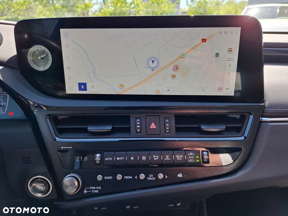 Lexus ES 300h Business Edition - 27