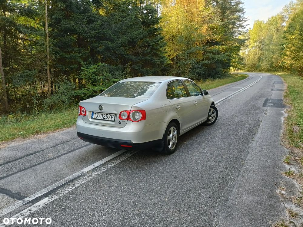 Volkswagen Jetta - 3