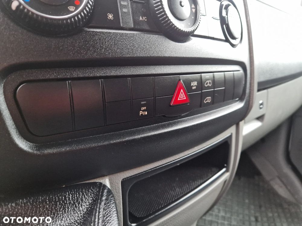 Mercedes-Benz SPRINTER - 38