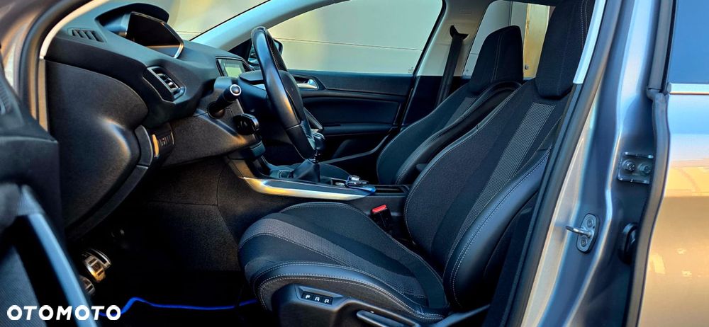 Peugeot 308 BlueHDi 130 Allure Pack - 26