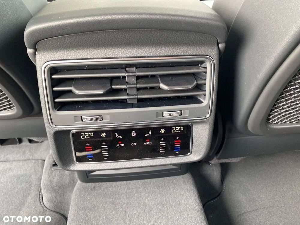 Audi SQ8 - 8