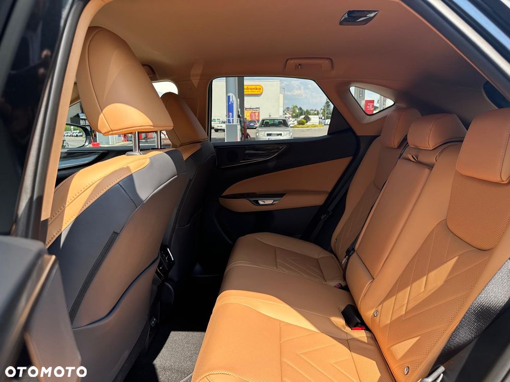 Lexus NX 350h Prestige 2WD - 18