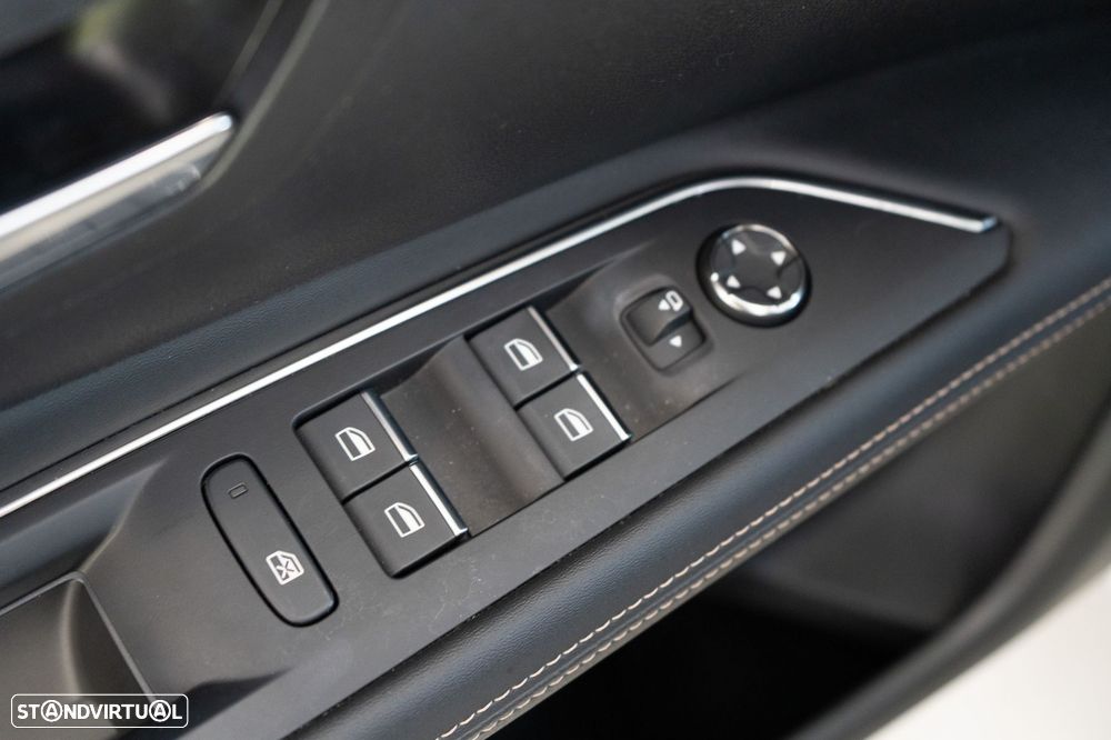 Peugeot 3008 1.6 Hybrid GT e-EAT8 - 28