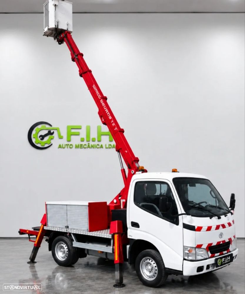 Toyota Dyna S plataforma elevatória com cesto/barquinha - 2