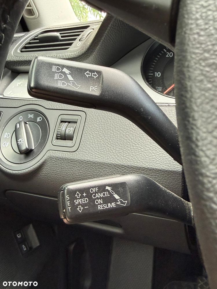 Volkswagen Passat 2.0 TDI Comfortline - 23