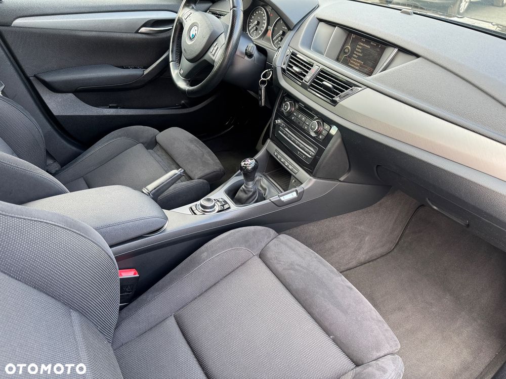 BMW X1 xDrive18d Sport Line - 30