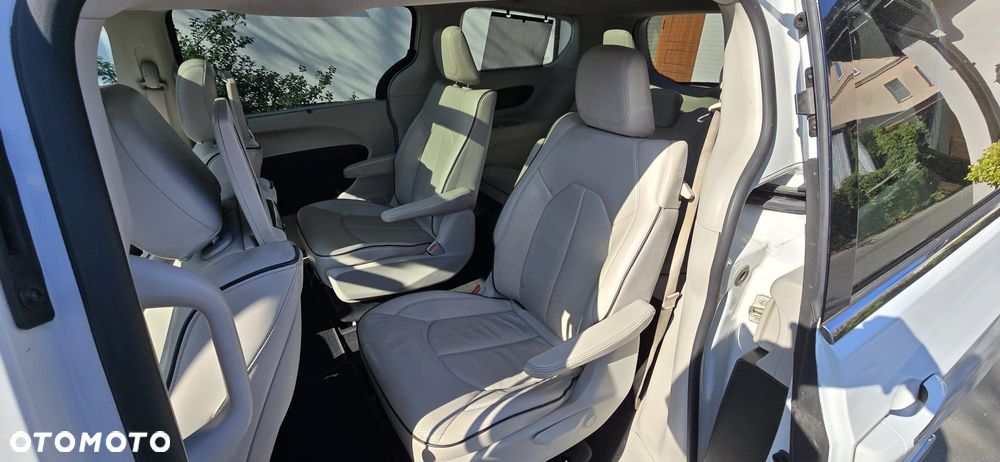 Chrysler Pacifica - 8