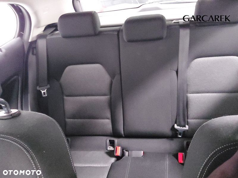 Mercedes-Benz GLA 180 7G-DCT - 28