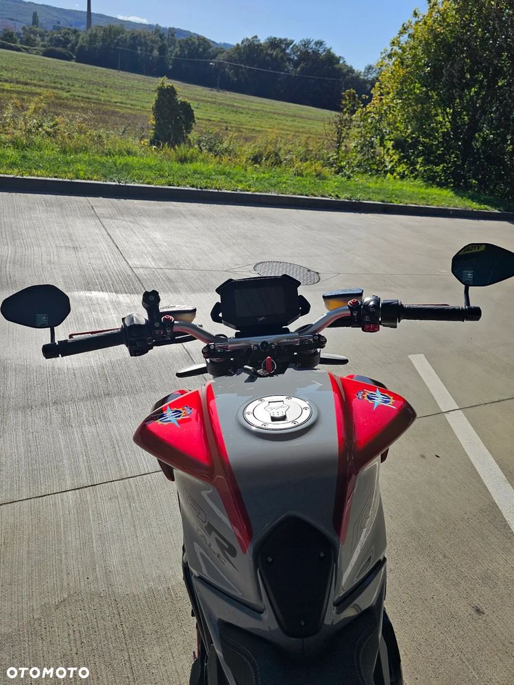MV AGUSTA Brutale - 9