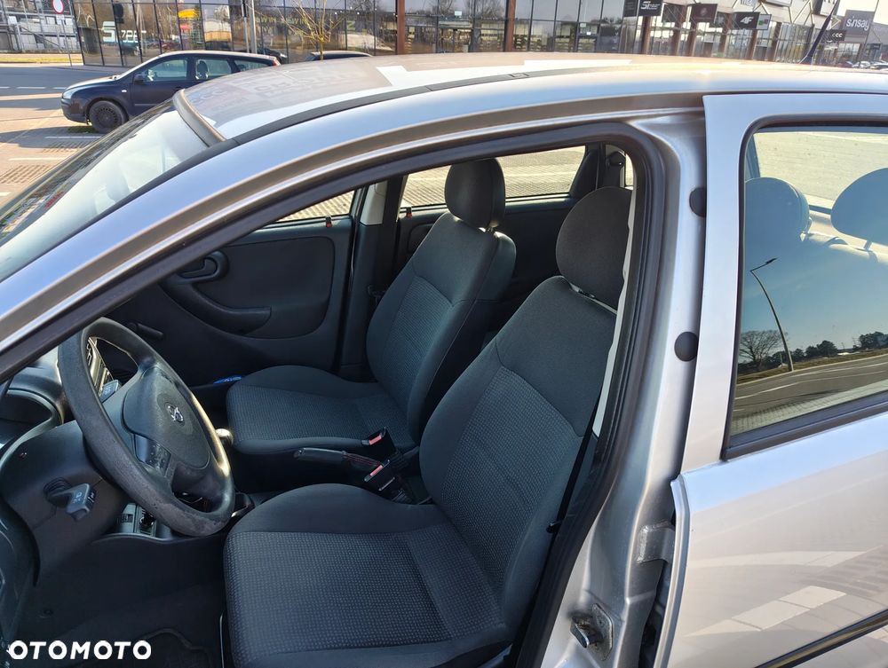 Opel Corsa 1.2 16V Essentia - 11