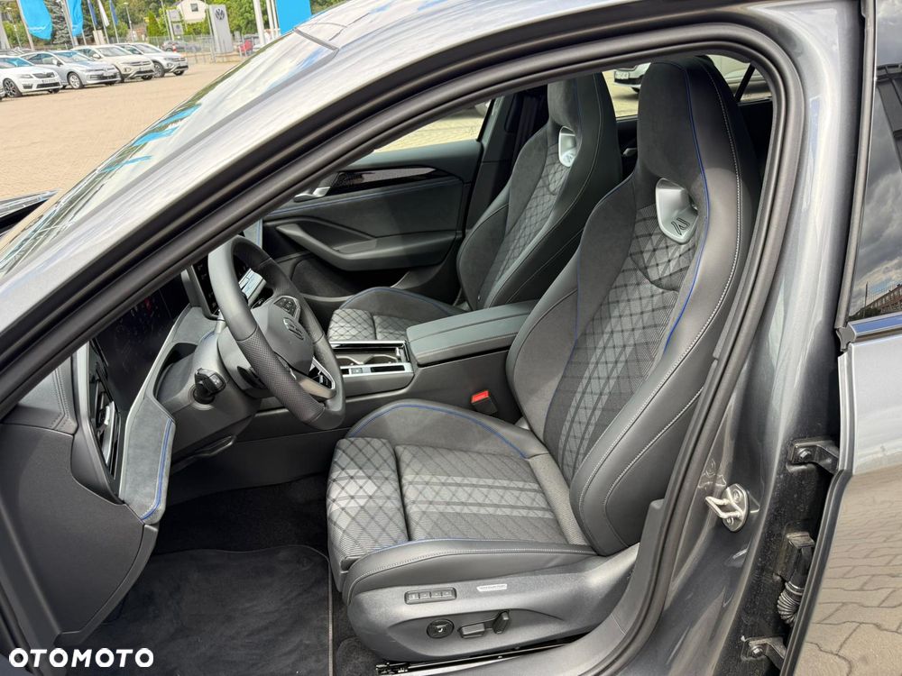 Volkswagen Passat - 10