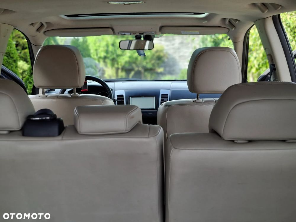 Mitsubishi Outlander 2.0 DID Instyle NAVI - 10