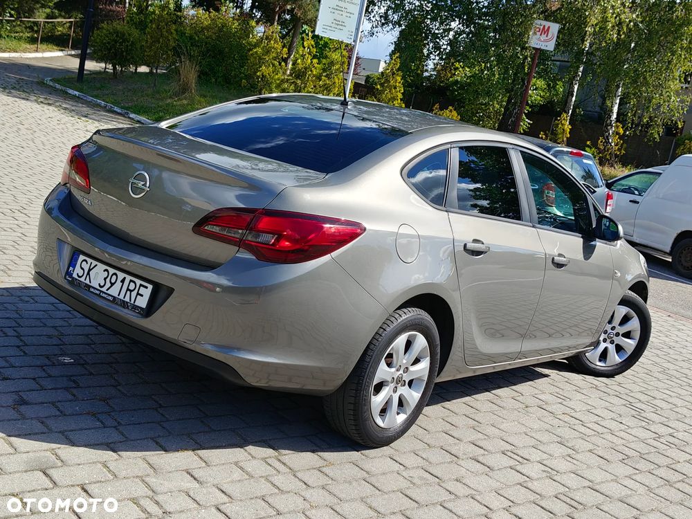 Opel Astra 1.6 Cosmo - 1