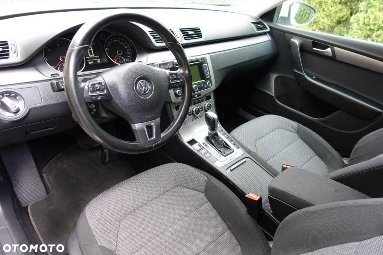 Volkswagen Passat - 12