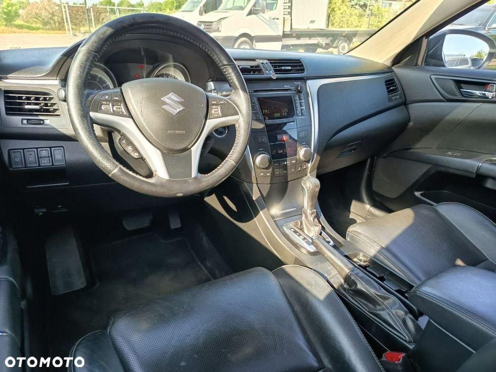 Suzuki Kizashi 2.4 Sport 4WD CVT - 10