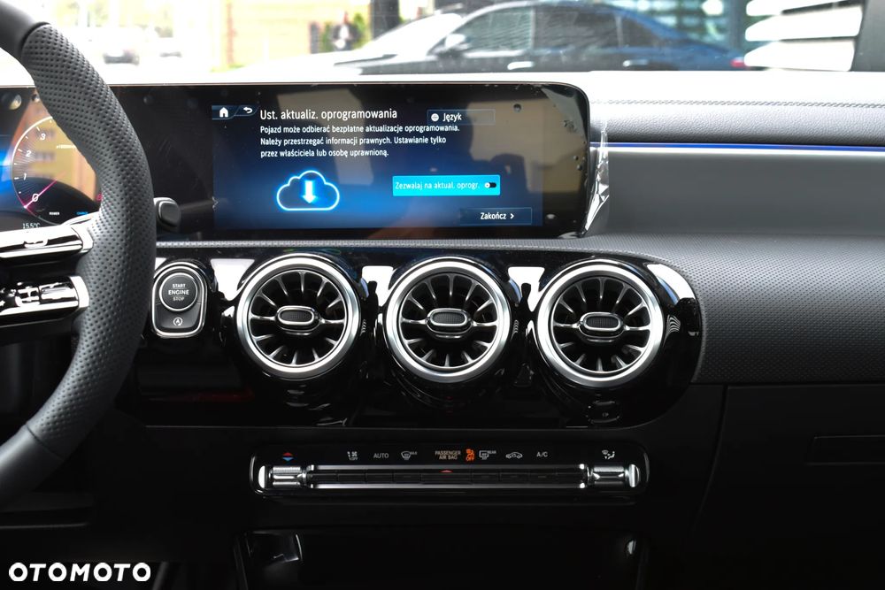 Mercedes-Benz CLA 220 AMG Line 7G-DCT - 20