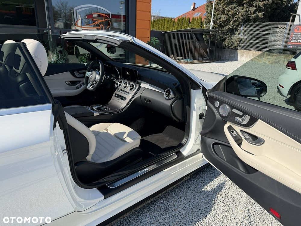 Mercedes-Benz Klasa C 300 4Matic 9G-TRONIC AMG Line - 21