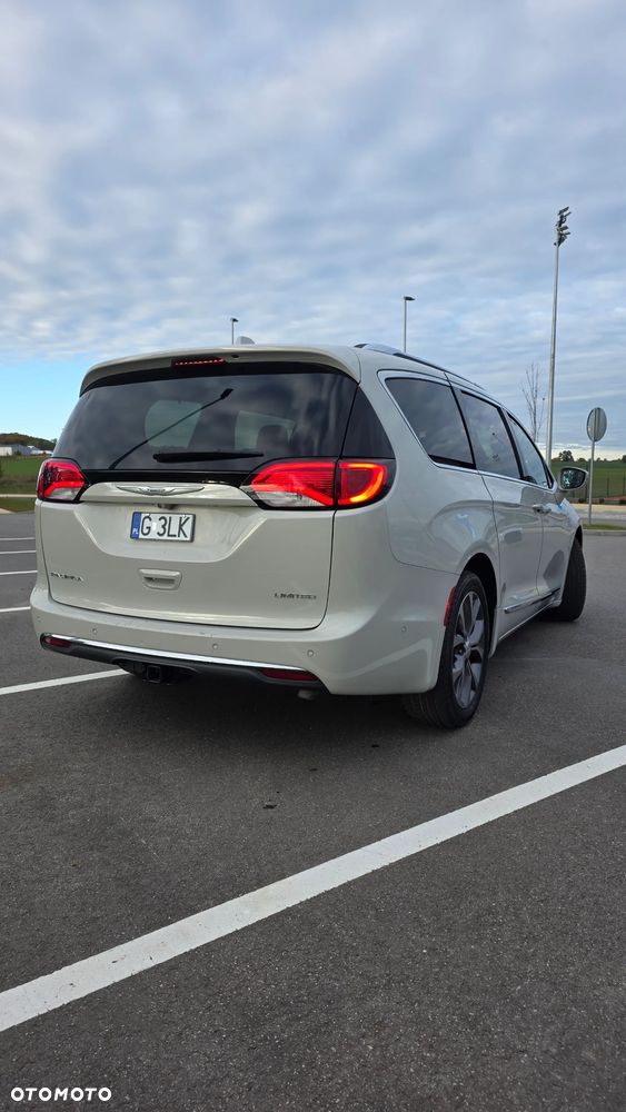 Chrysler Pacifica - 4