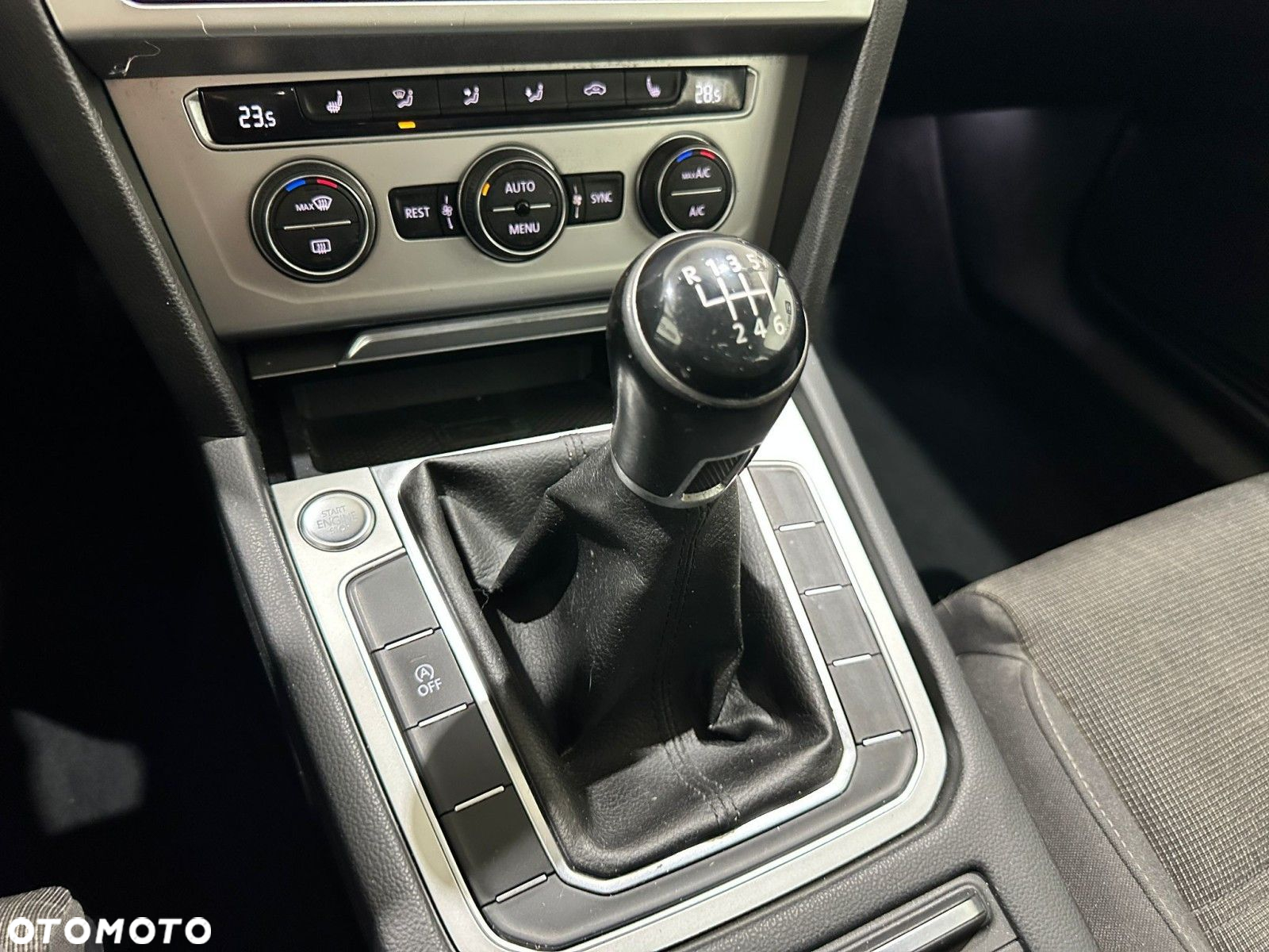 Volkswagen Passat - 33