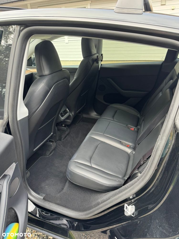 Tesla Y Long Range AWD - 14