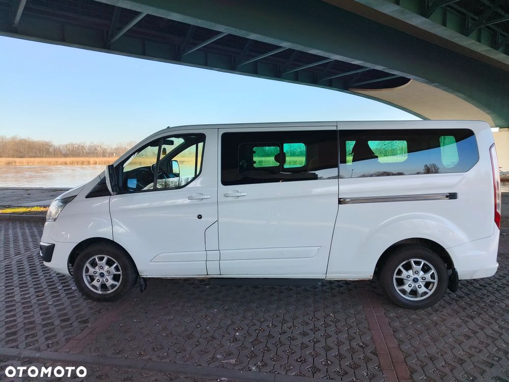 Ford Tourneo Custom 300 L2H1 VA Titanium - 2