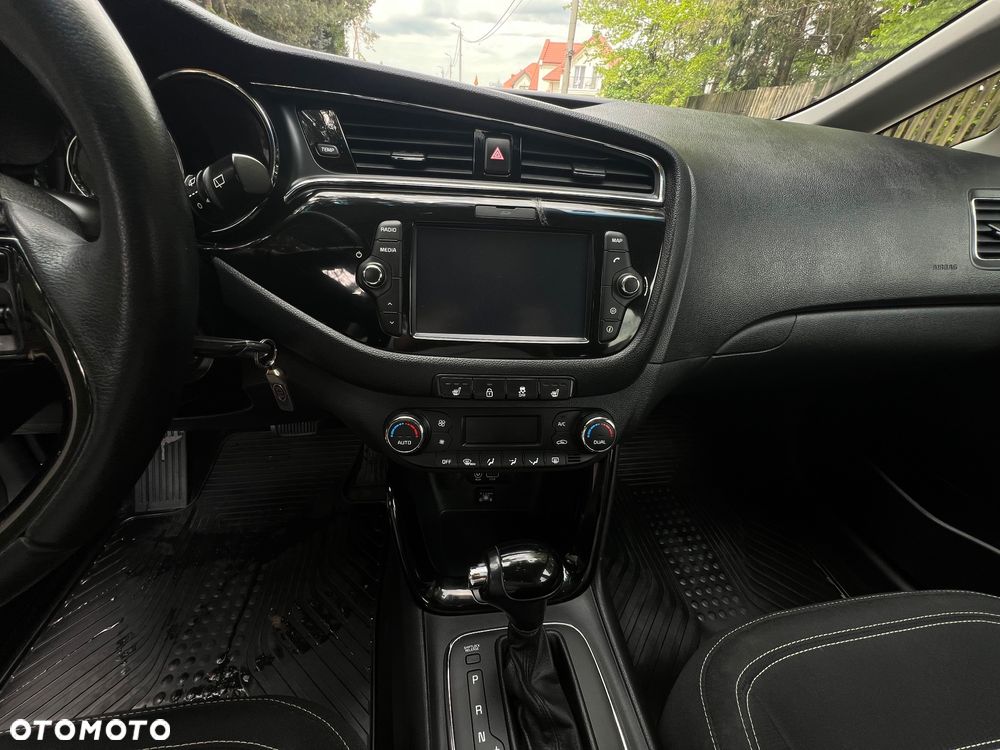 Kia Ceed 1.6 GDI DCT Platinum Edition - 17